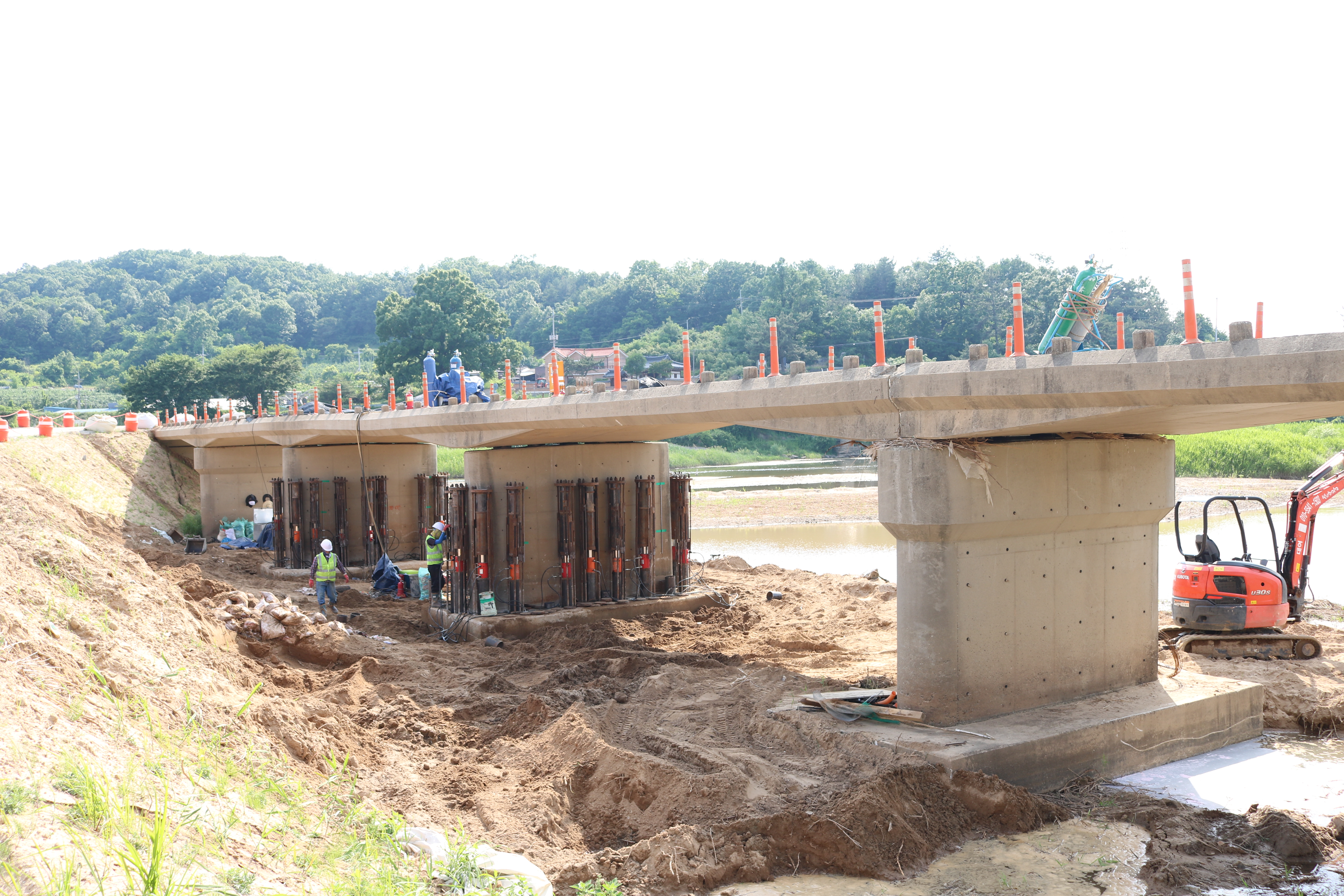 Restoration and jacking-up of Yonggok Bridge