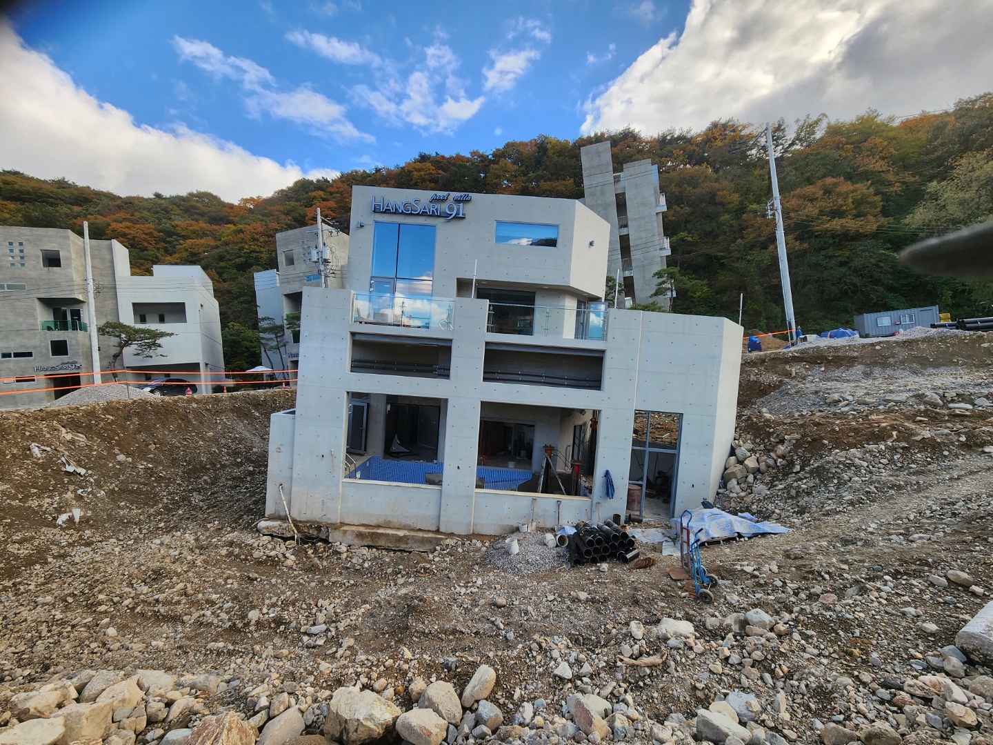 Restoration, lifting, relocation, and rotation of the Pohang pool villa