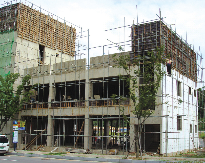 Structural reinforcement of beams in a commercial building, Nodae-dong, Gwangju